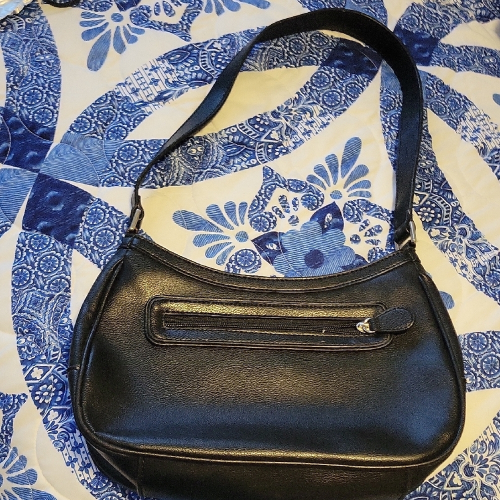 Liz Claiborne Black Leather Shoulder Bag. Lots Of Pockets. Classy! No Call Outs